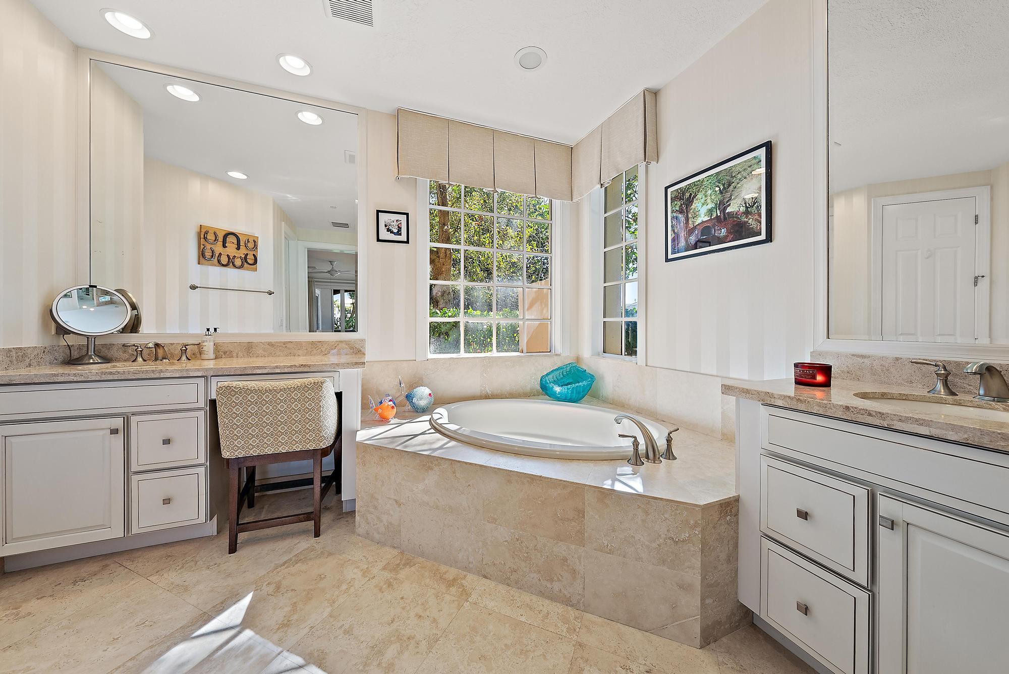 CARRIAGE HOMES AT FRENCHM - Residential