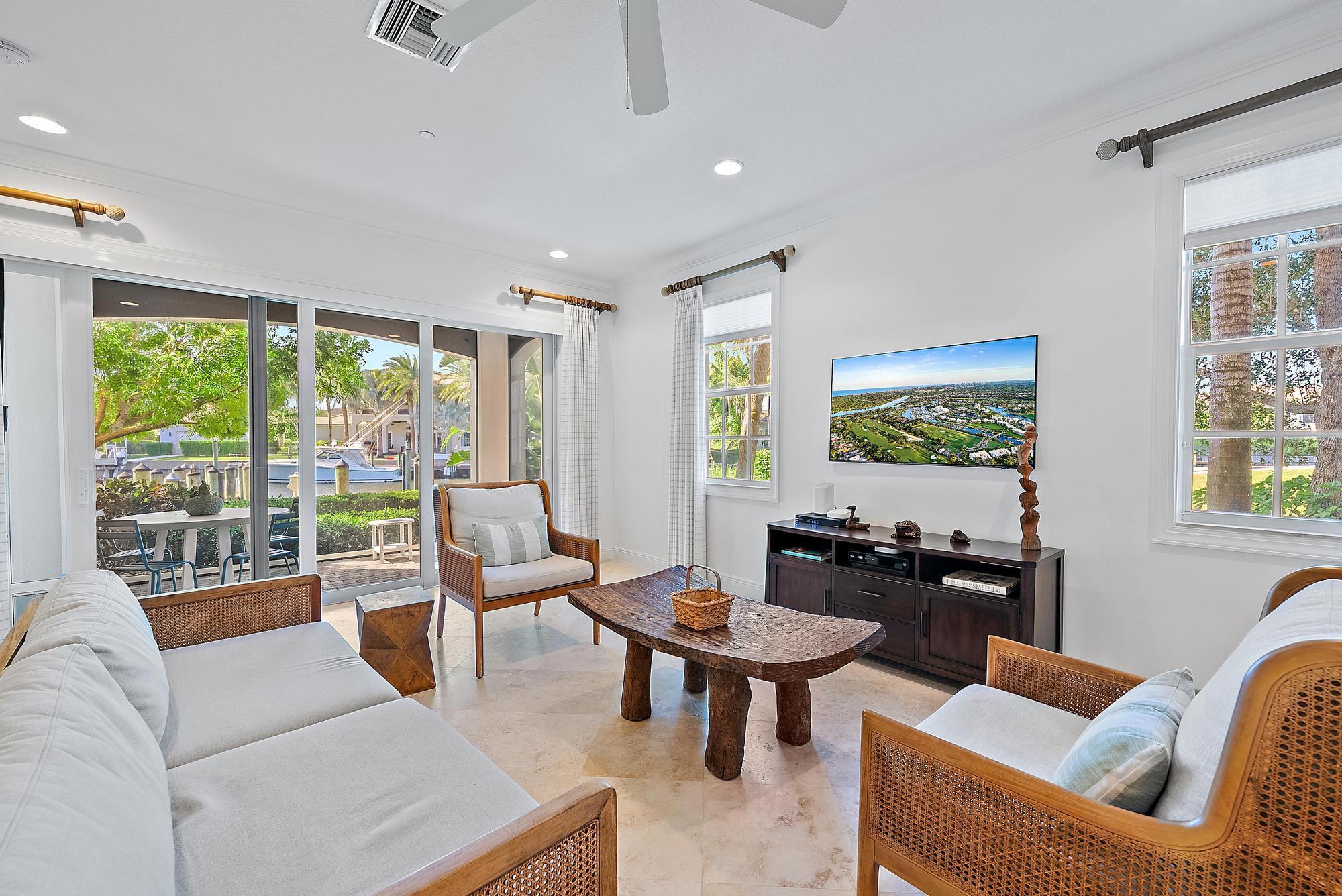 CARRIAGE HOMES AT FRENCHM - Residential