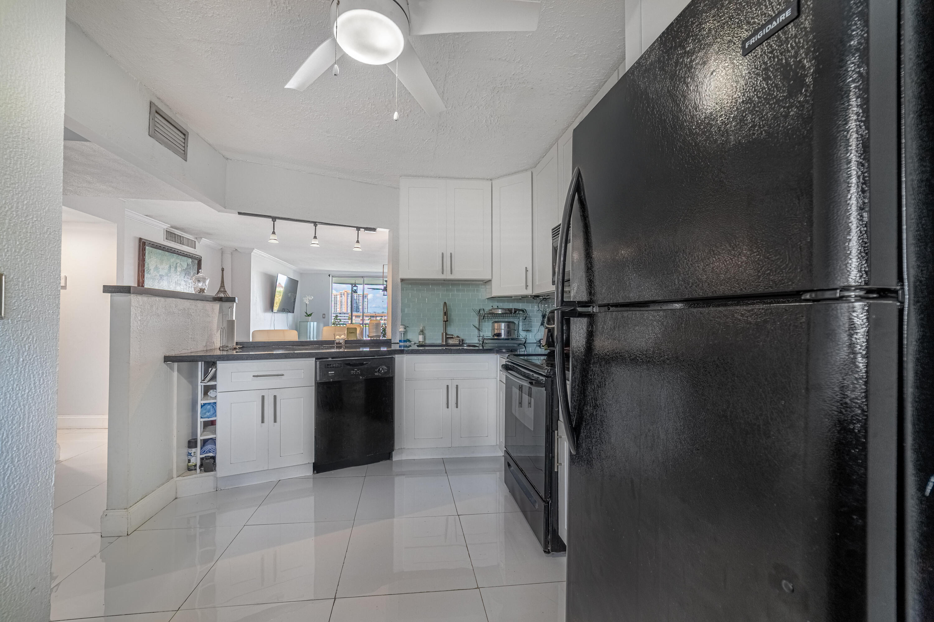 JADE WINDS GROUP ALLAMANDA GARDENS - Residential