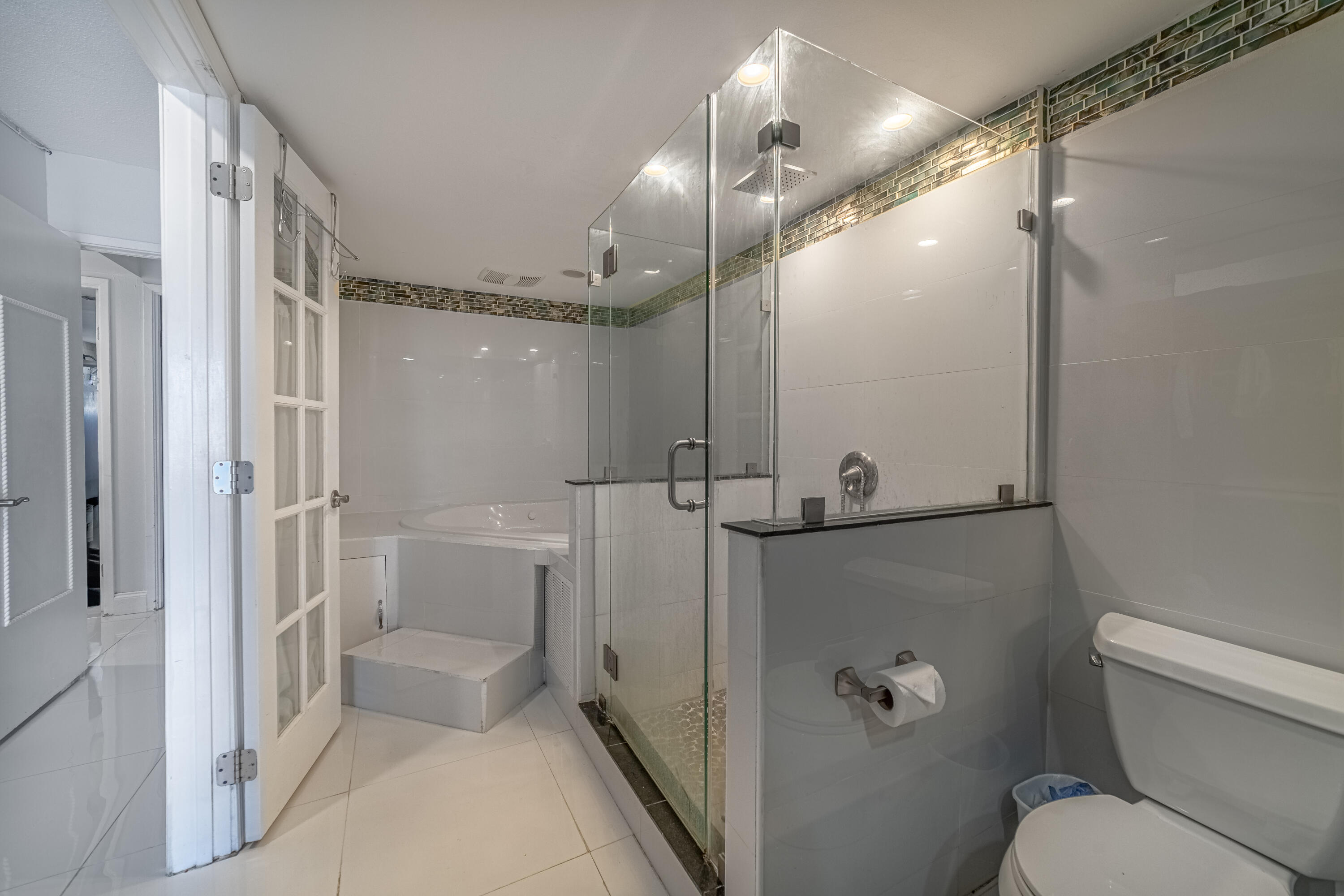 JADE WINDS GROUP ALLAMANDA GARDENS - Residential