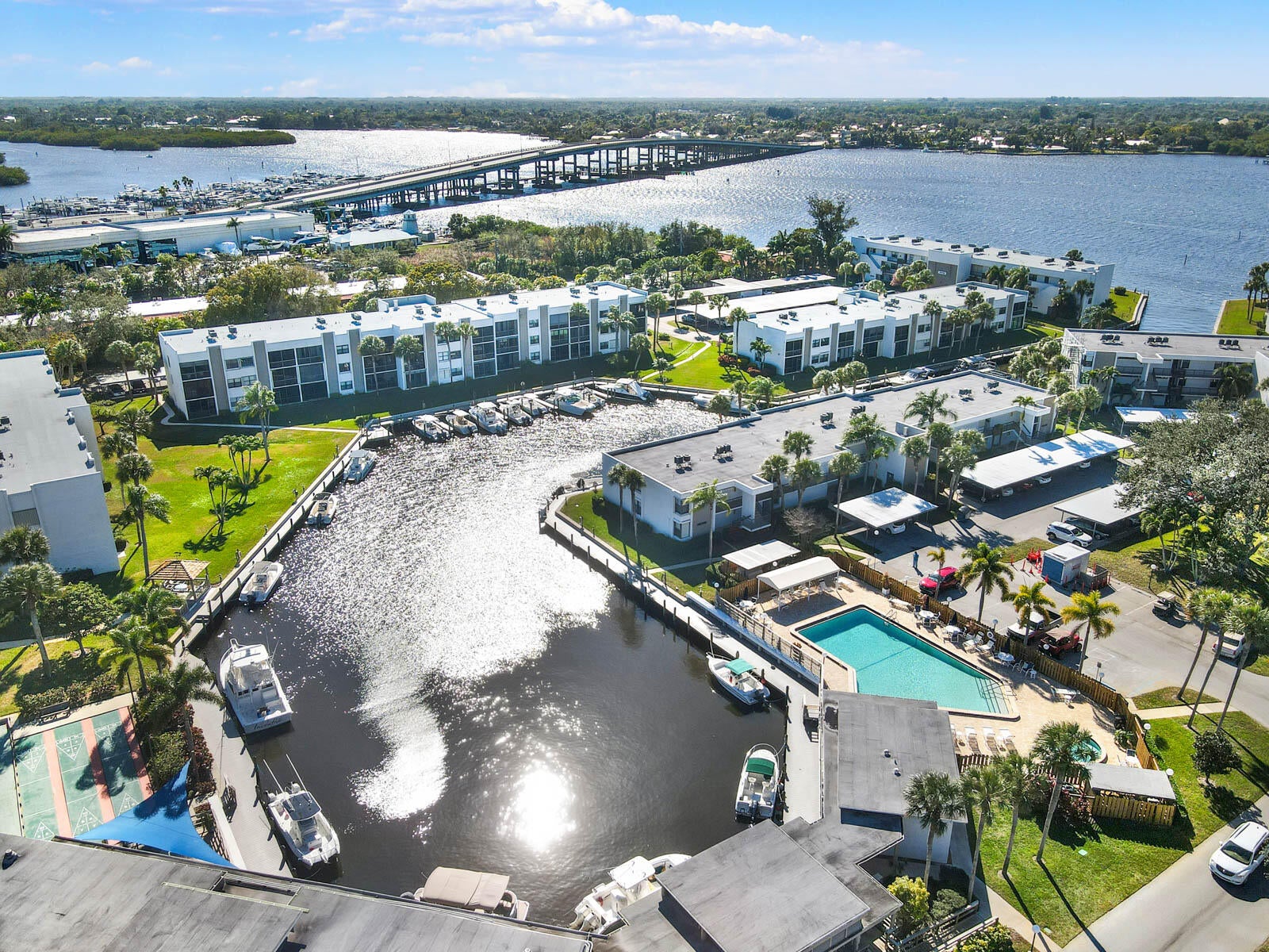 1950 SW PALM CITY Road 3-207