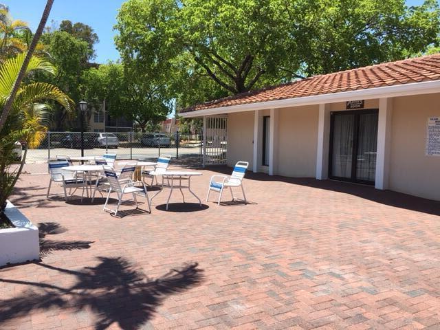 MANORS OF INVERRARY I-2 - Residential Lease