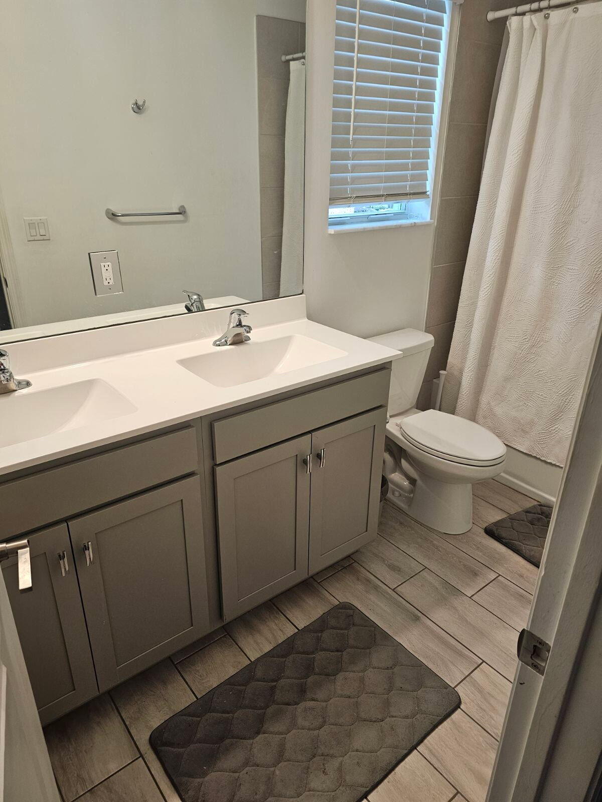 CRYSTAL LAKE 1ST SEC - Residential Lease