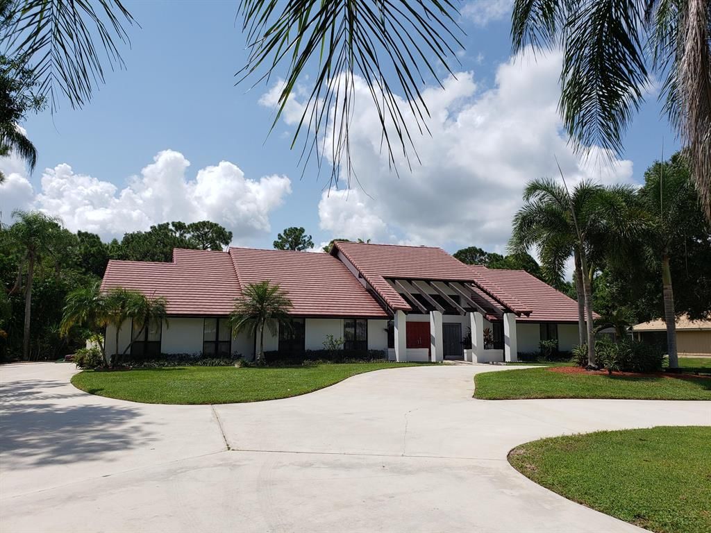 Photo of 3260 SW Island Way, Palm City, FL 34990 (MLS # R10744161)