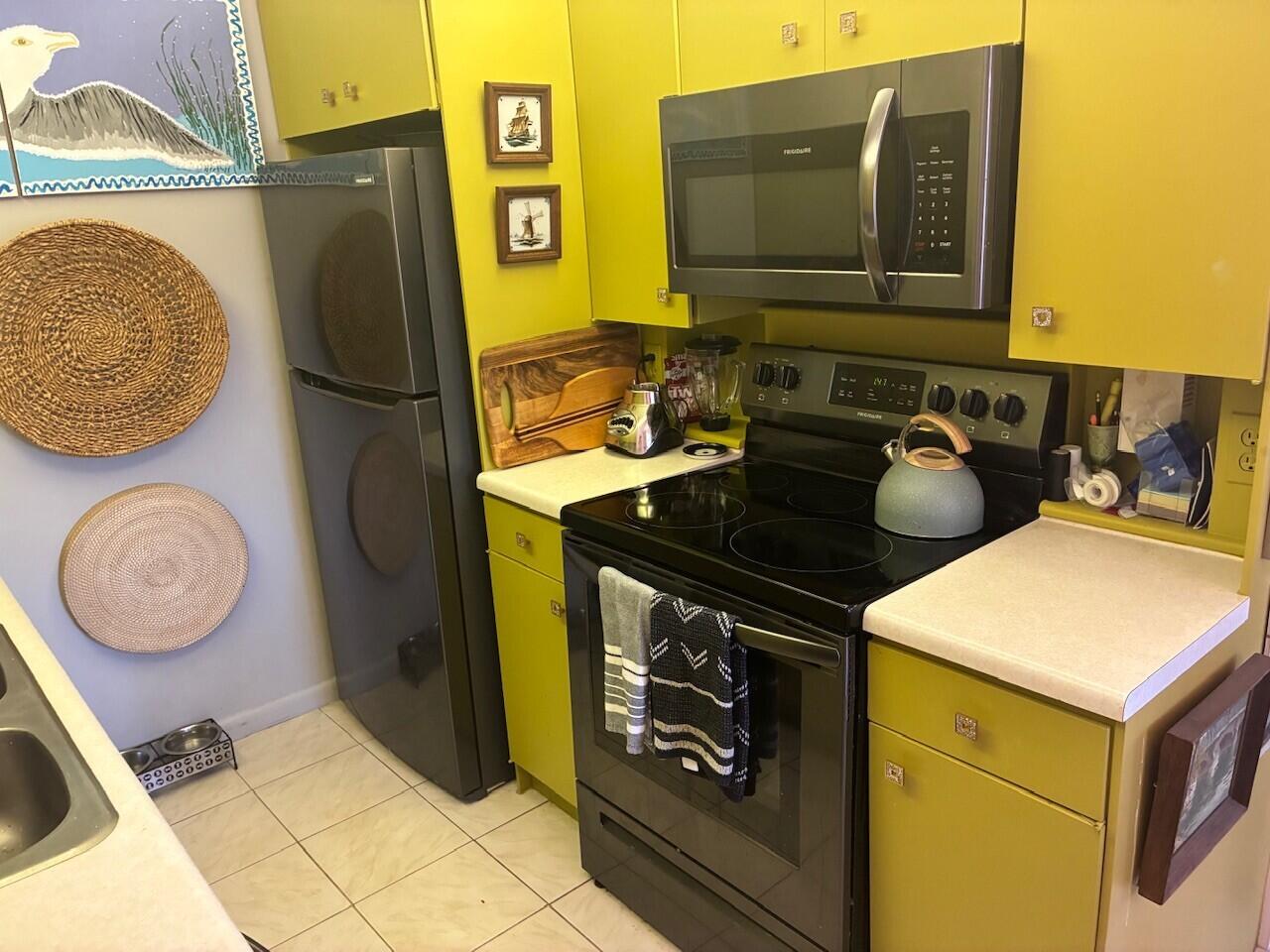 OAKRIDGE A CONDO - Residential