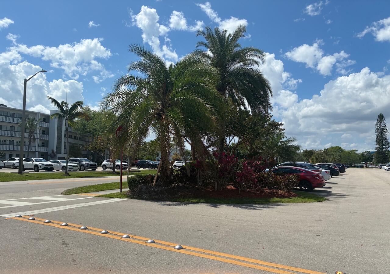 OAKRIDGE A CONDO - Residential