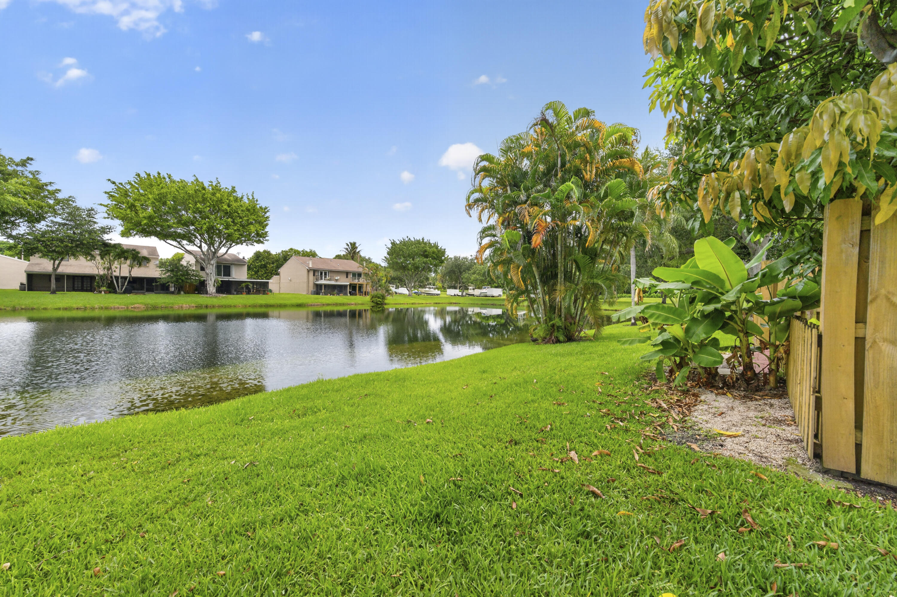 5182 S University Drive, Davie, FL, 33328/$465,900 3 5182 S University Drive