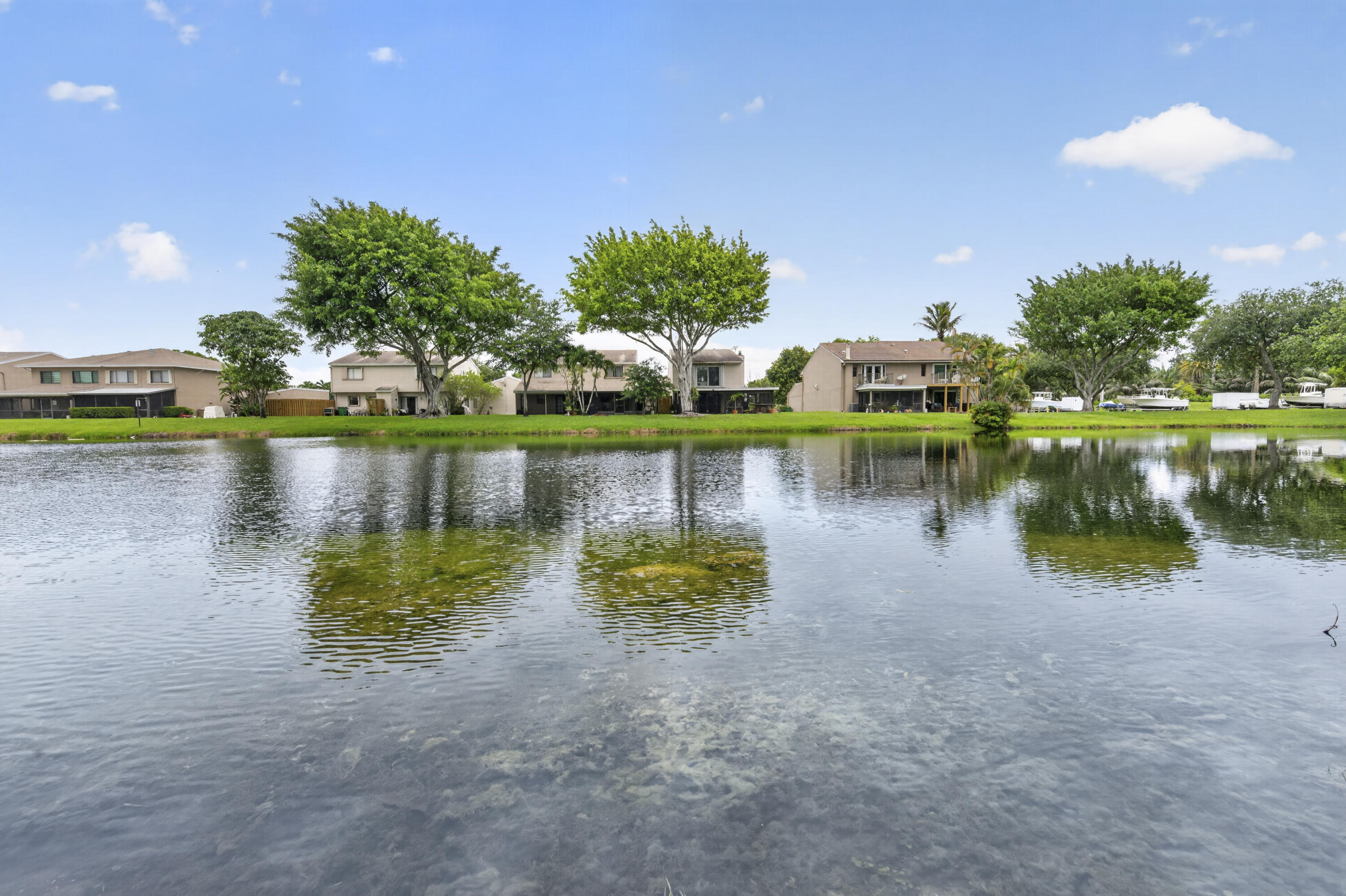 5182 S University Drive, Davie, FL, 33328/$465,900 1 5182 S University Drive