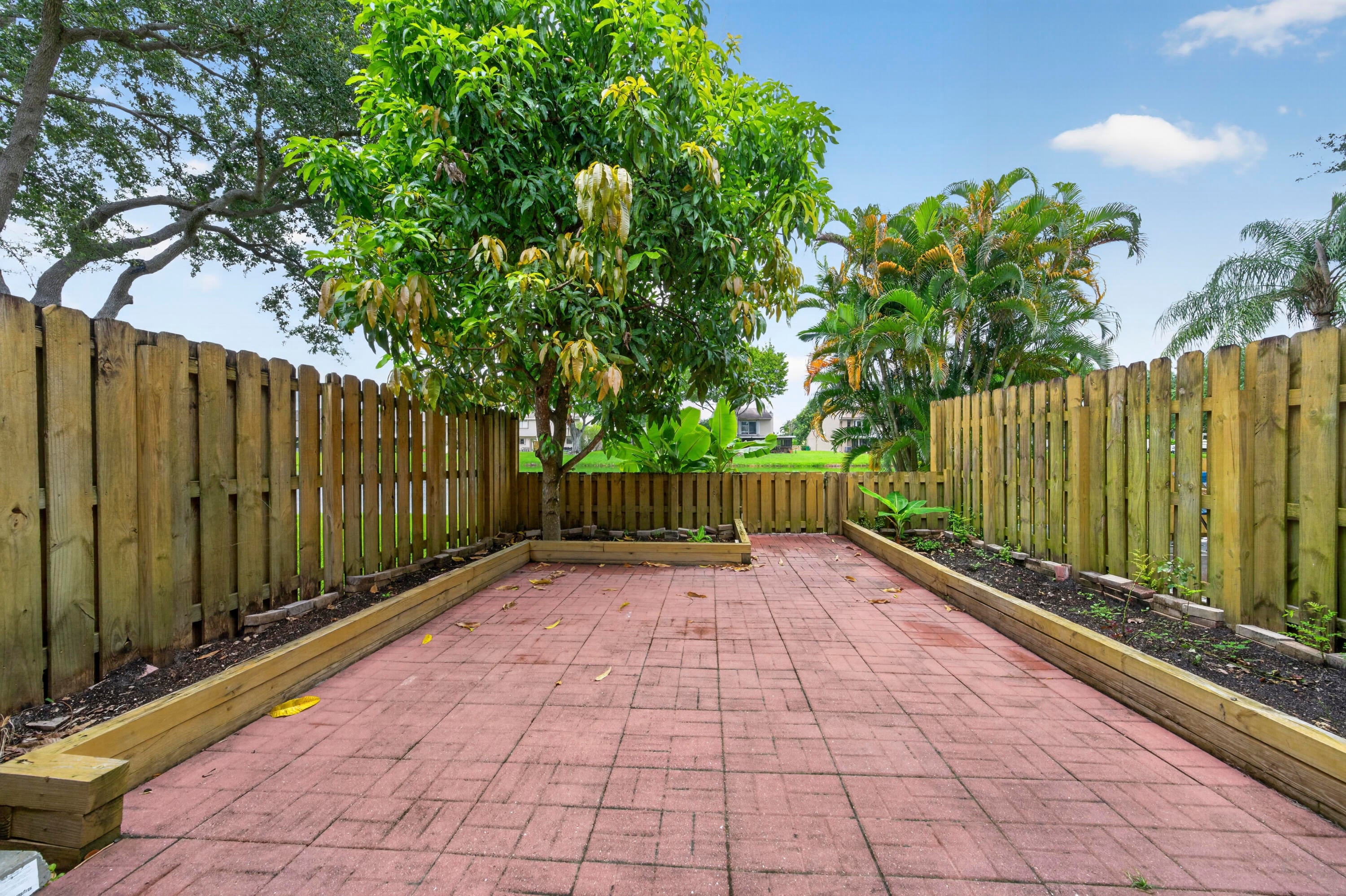 5182 S University Drive, Davie, FL, 33328/$465,900 4 5182 S University Drive