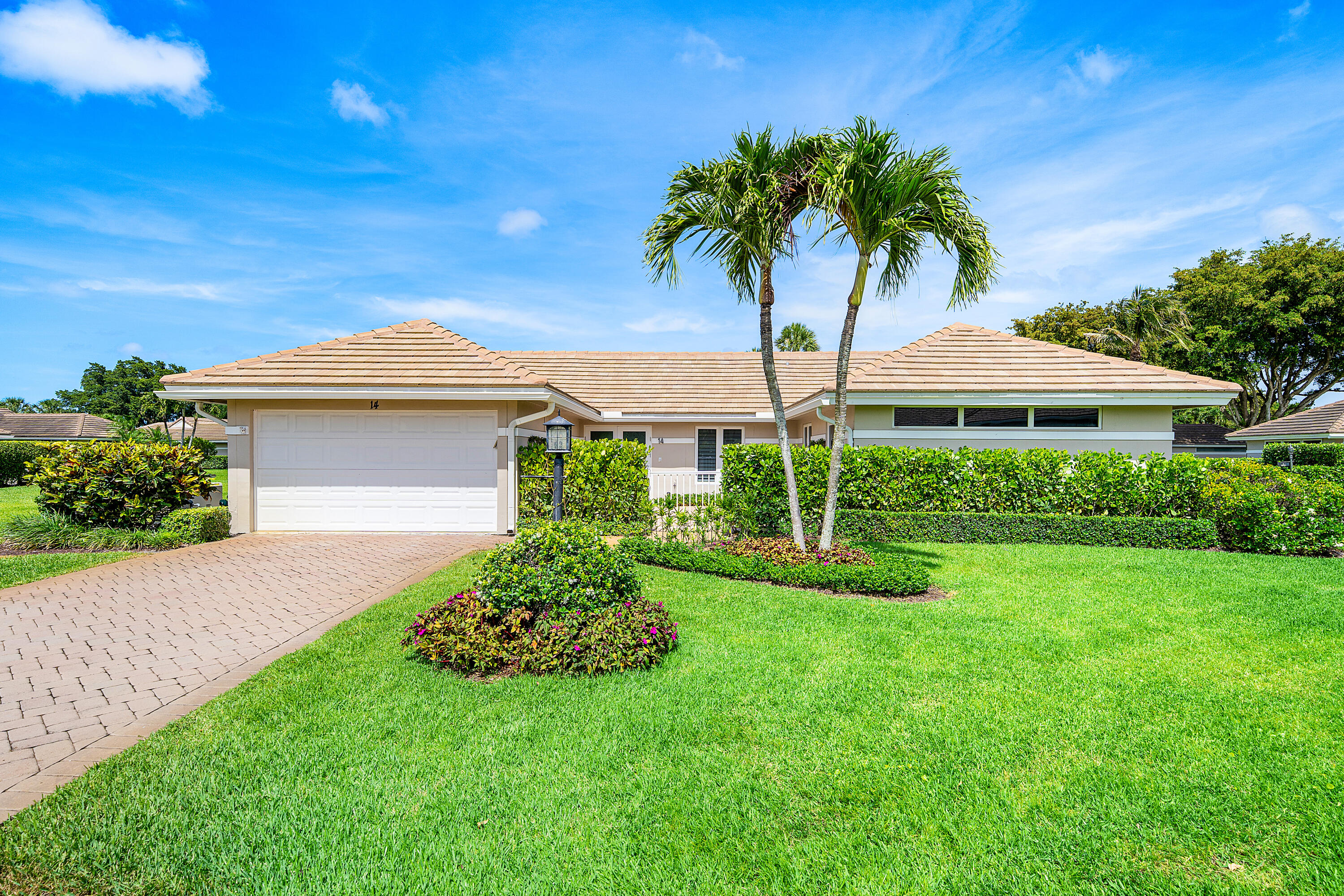 11609 N Lake Drive 14 Garden