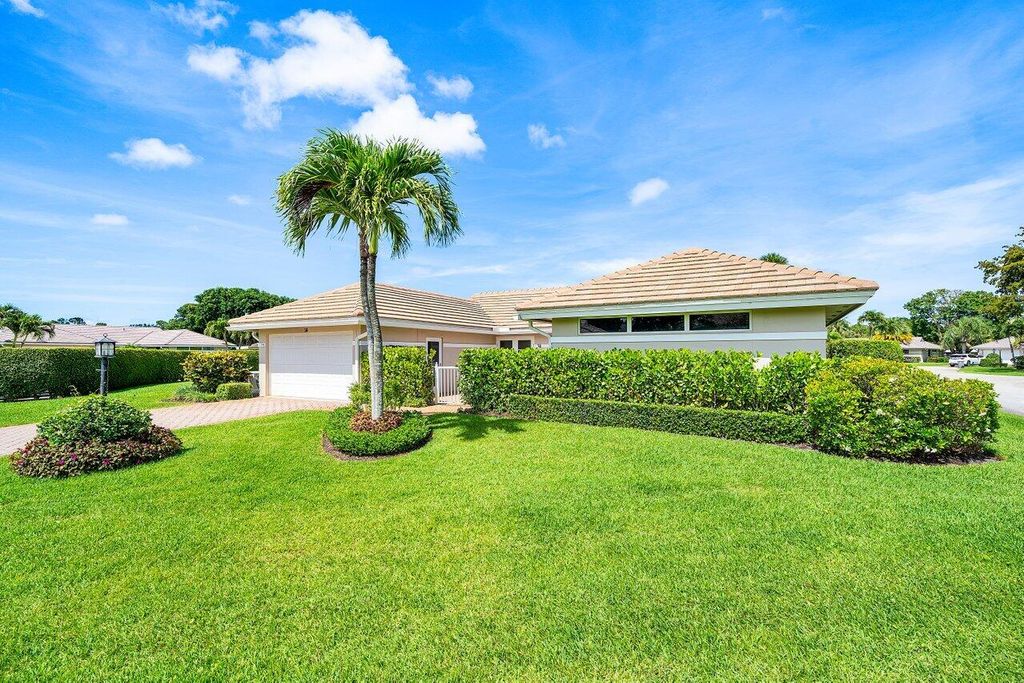 Photo of 11609 N Lake Drive #14 Garden, Boynton Beach, FL 33436 (MLS # B26024093)