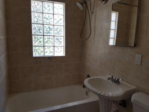 CROISSANT PARK - Residential Lease