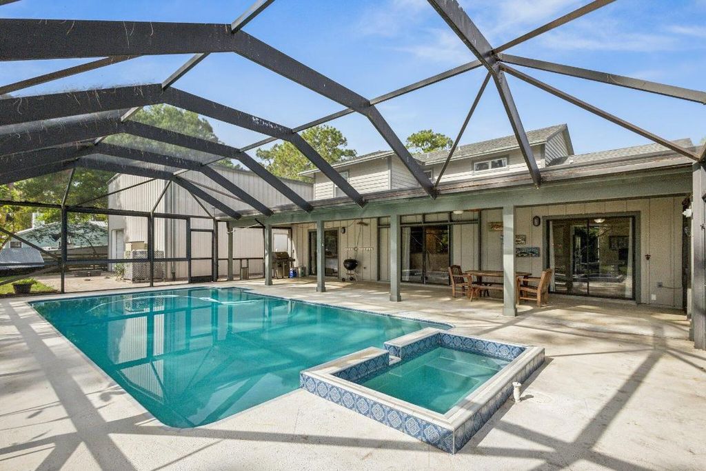 Photo of 15658 118th Terrace N, Jupiter, FL 33478 (MLS # R10996469)