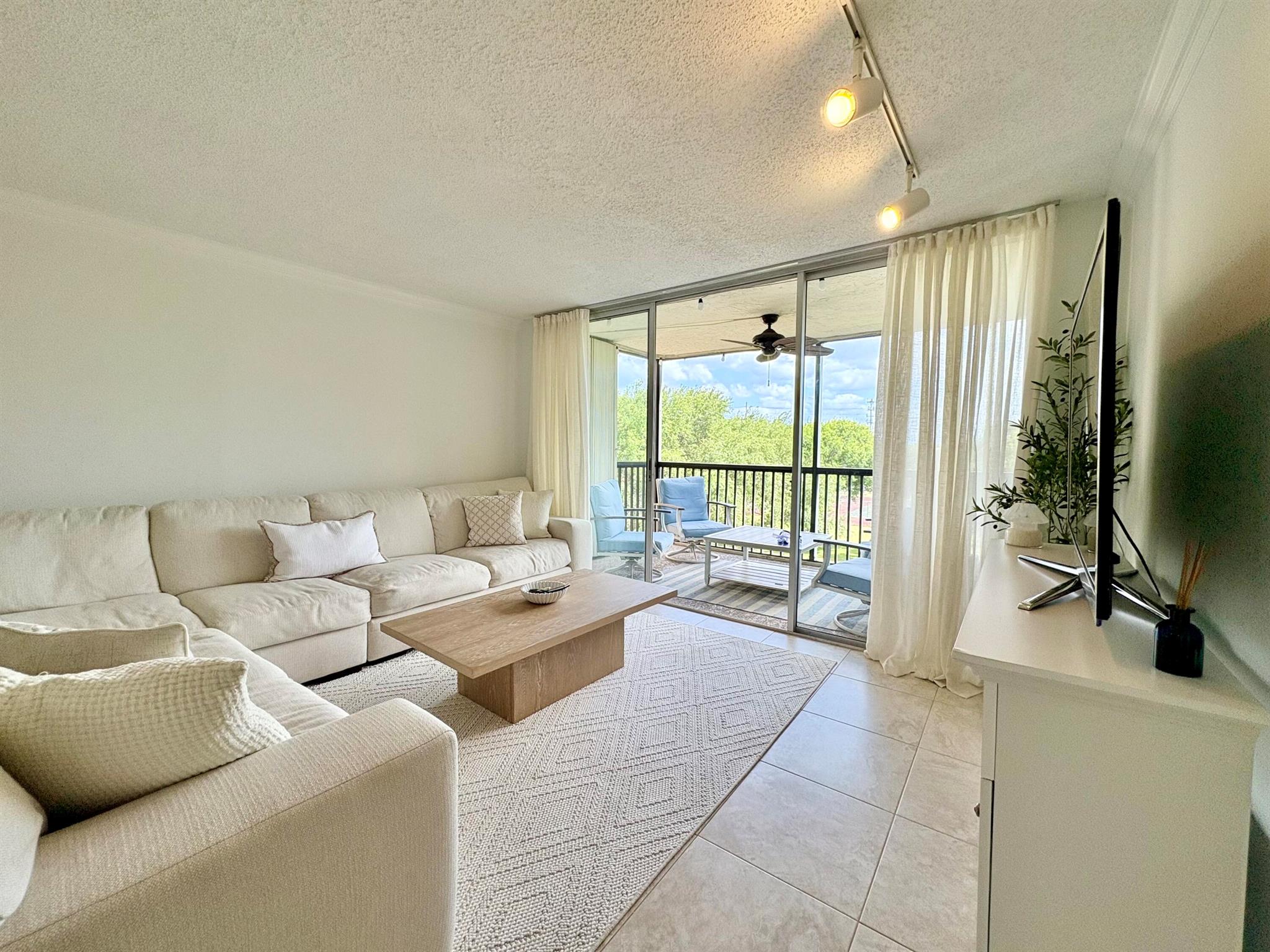 5280 NW 2nd Avenue 412