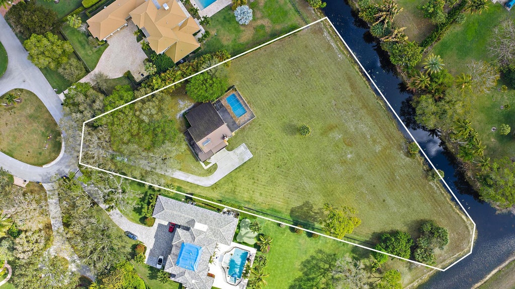 Photo of 8090 Native Dancer Road E, Palm Beach Gardens, FL 33418 (MLS # B26068913)