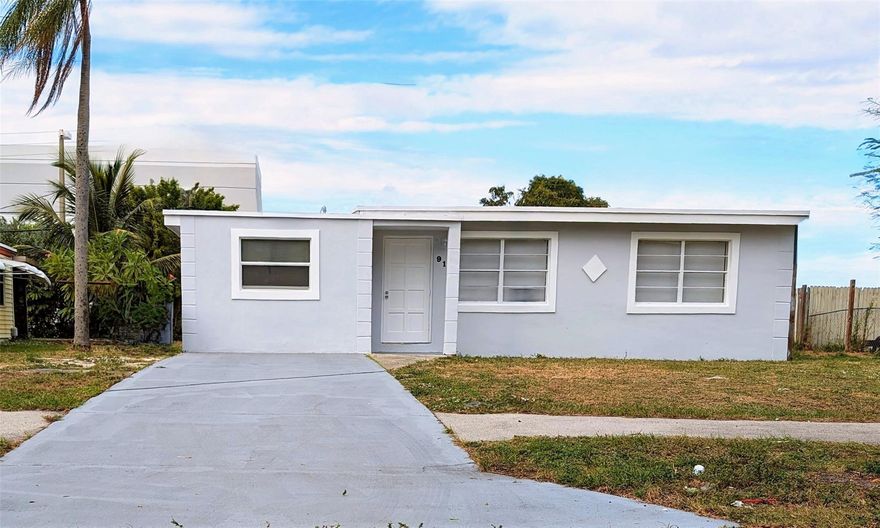 Beautifully remodeled 3-bedroom home with a huge yard! The house is close to everything! New roof! New flooring, new stainless-steel appliances, freshly painted inside and out. Won't last!Seller may help with closing costs.