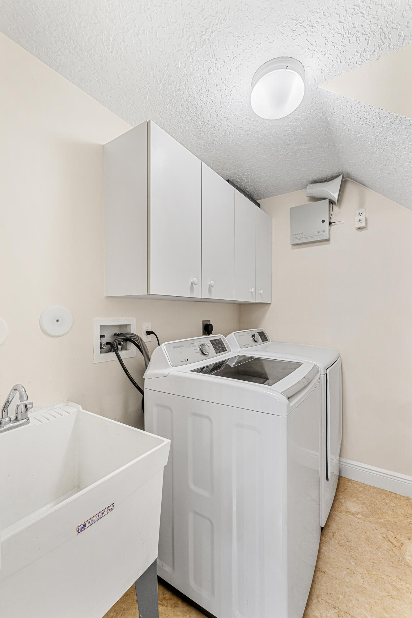 ORANGE POINT TR B - Residential Lease