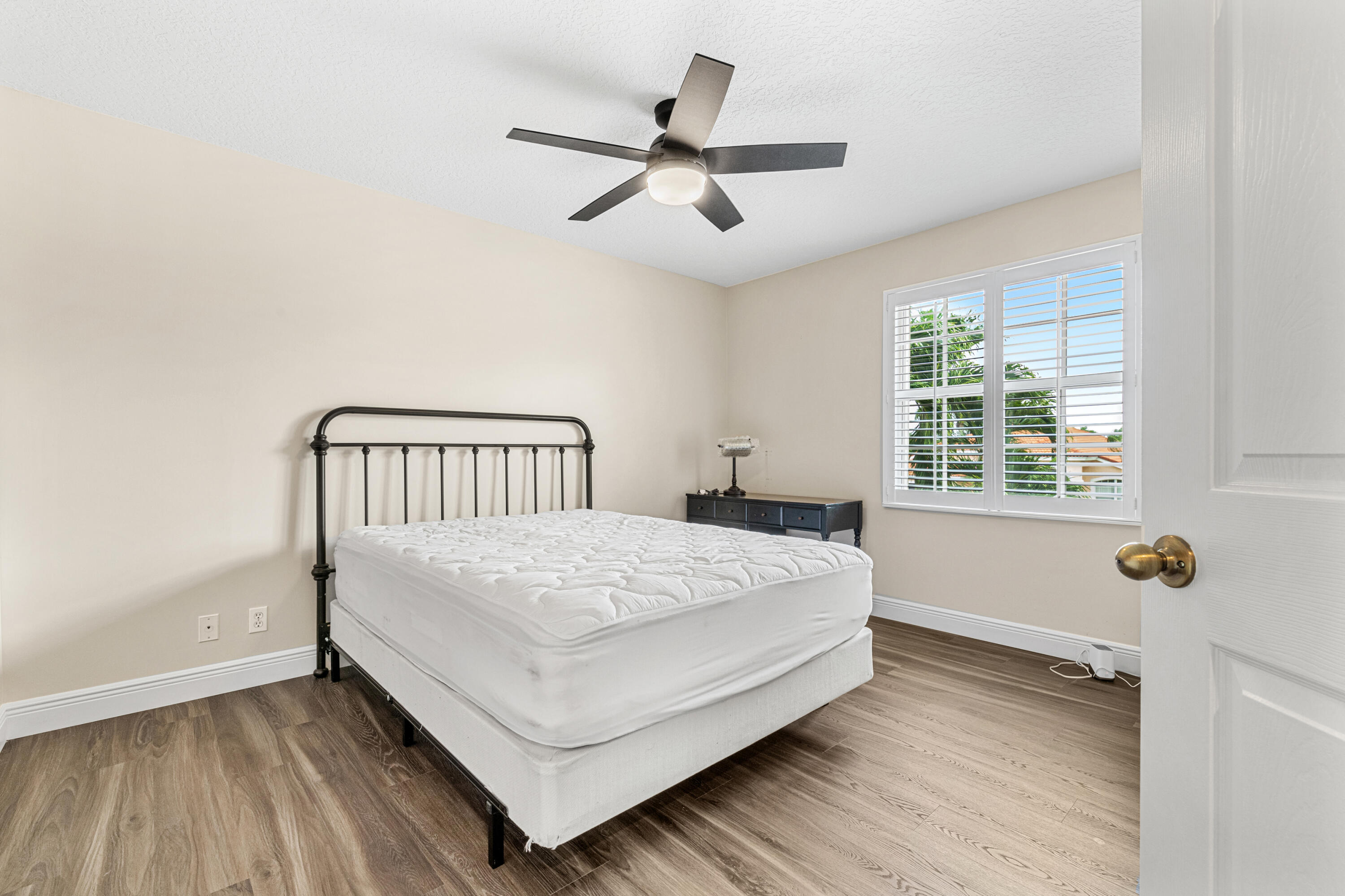 ORANGE POINT TR B - Residential Lease