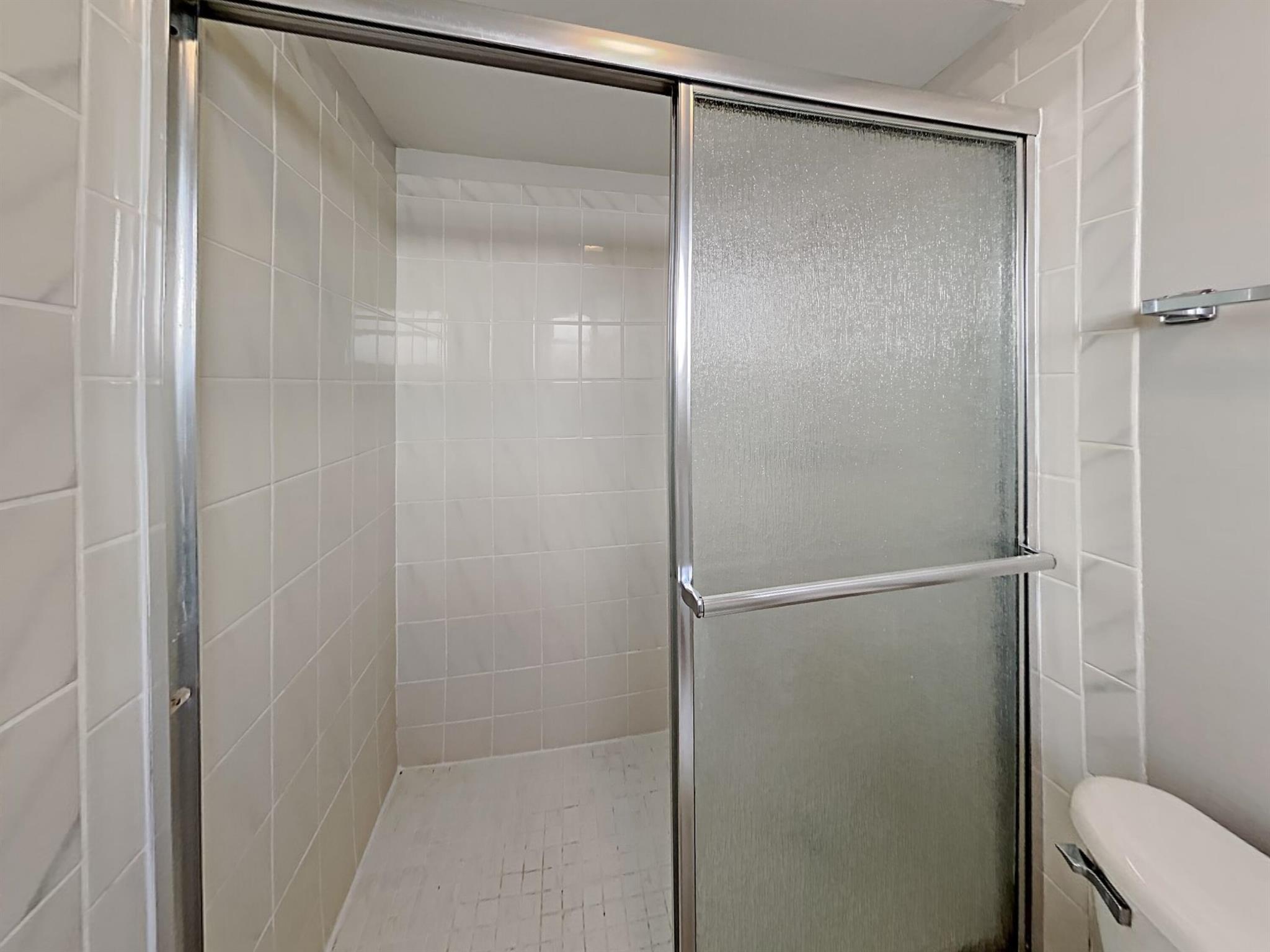 SUNRISE GOLF VILLAGE SEC - Residential Lease