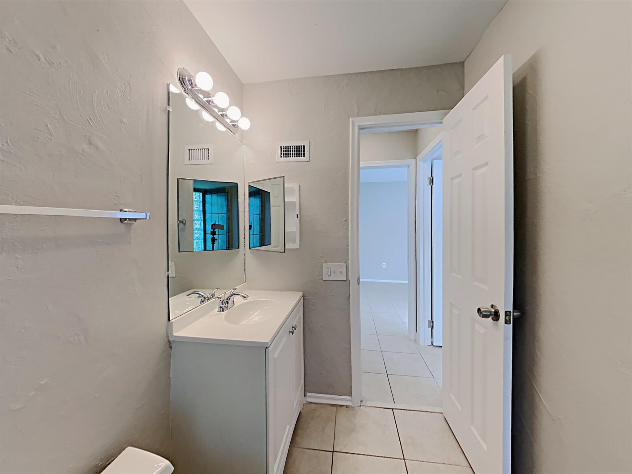 SUNRISE GOLF VILLAGE SEC - Residential Lease