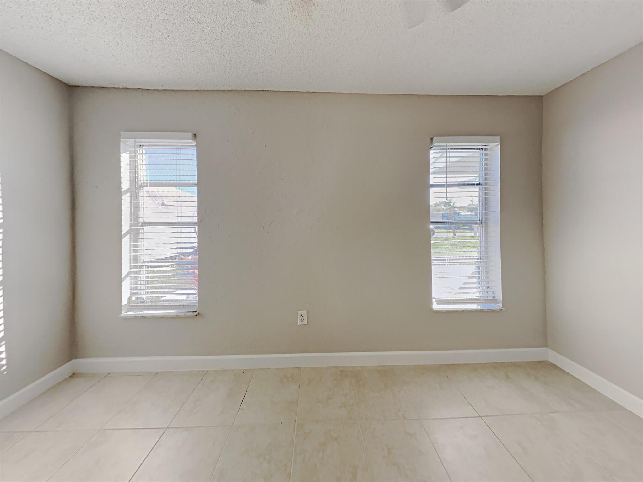 SUNRISE GOLF VILLAGE SEC - Residential Lease