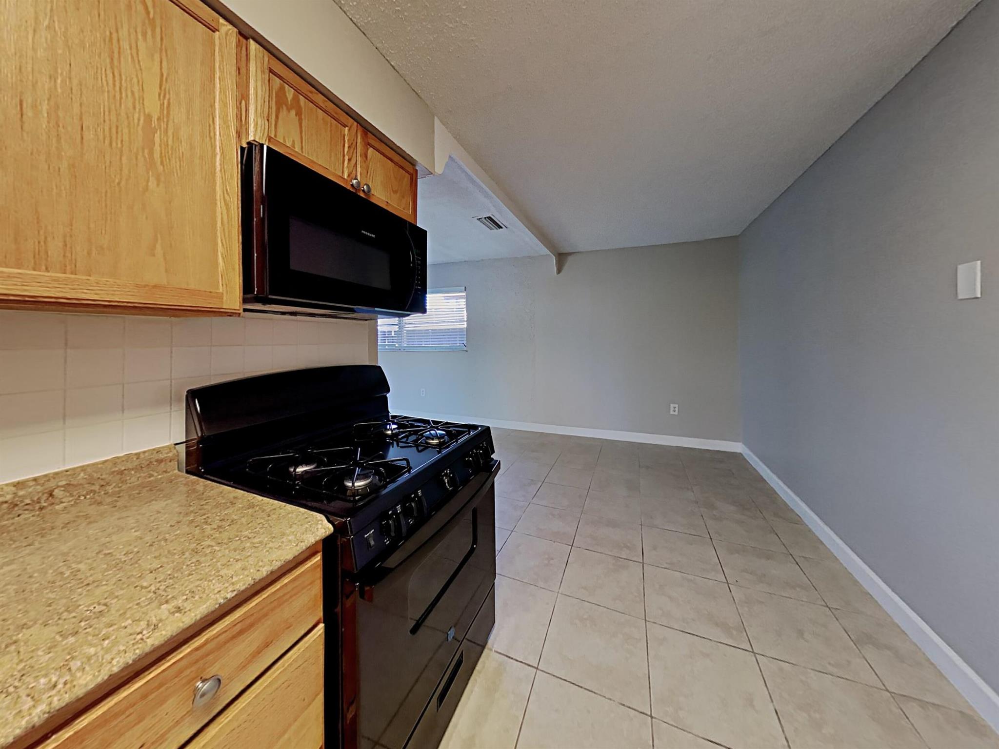 SUNRISE GOLF VILLAGE SEC - Residential Lease