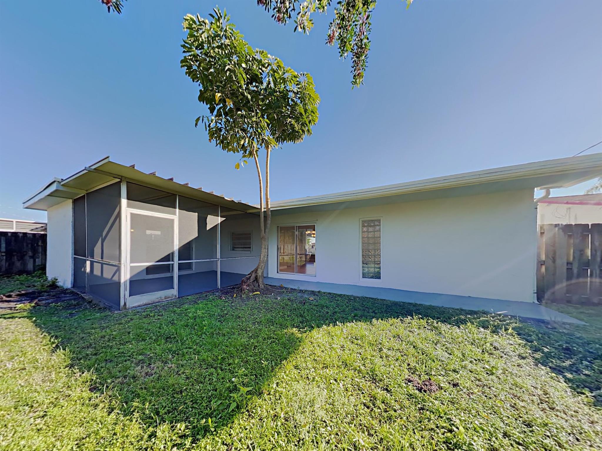 SUNRISE GOLF VILLAGE SEC - Residential Lease