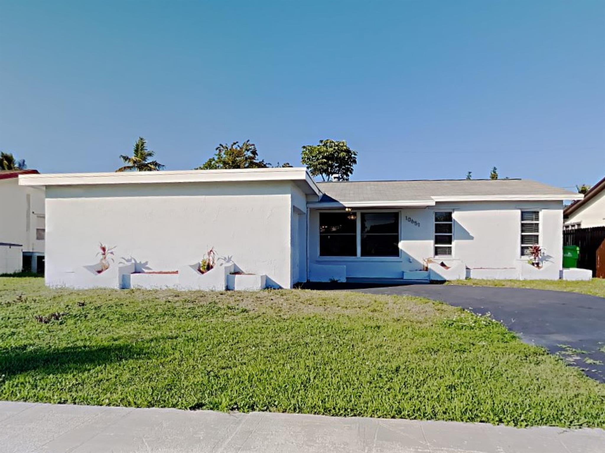 SUNRISE GOLF VILLAGE SEC - Residential Lease