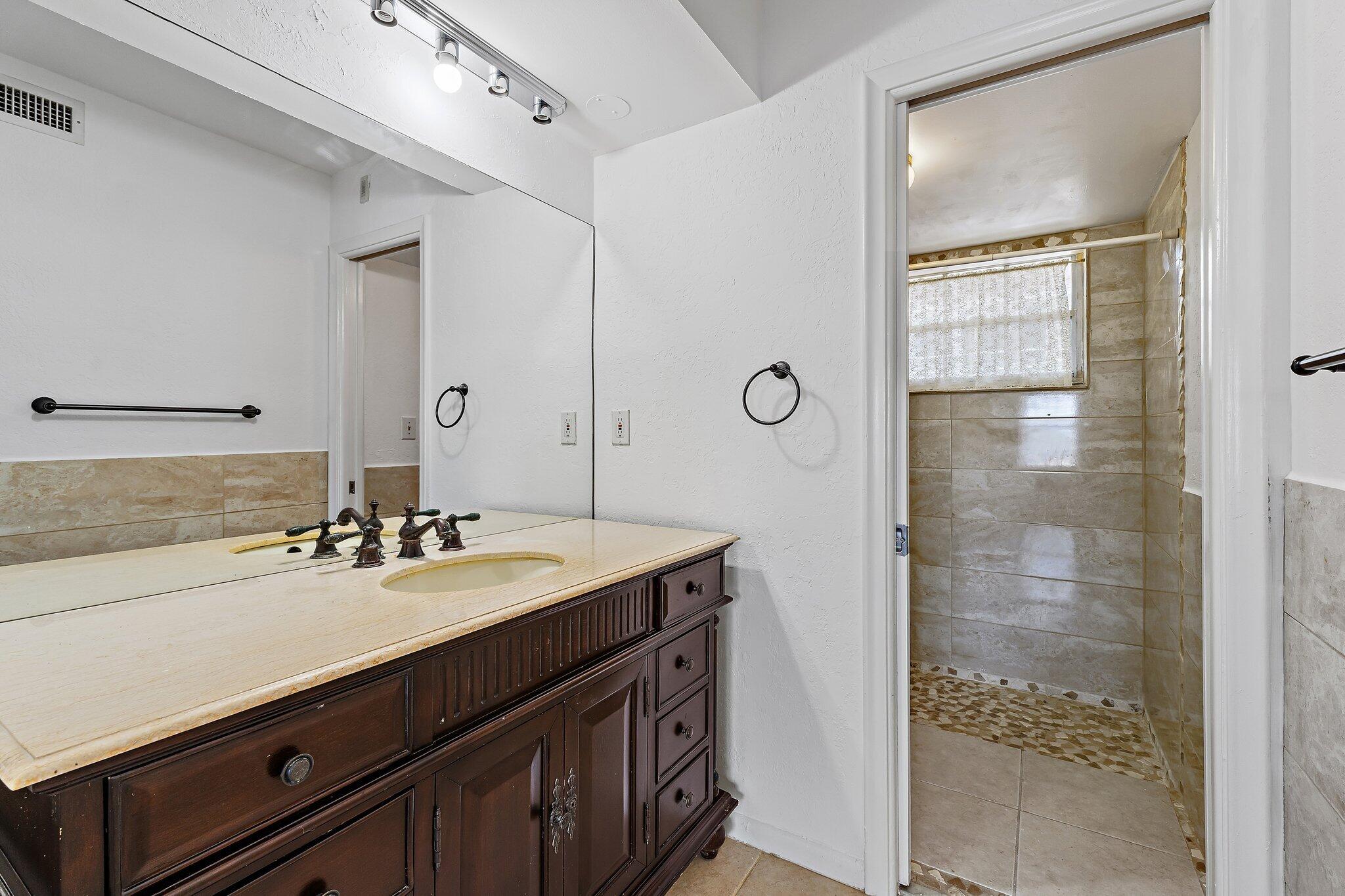 TAMBERLANE 4 CONDO - Residential