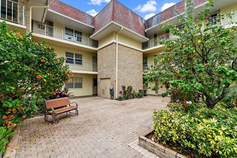 5570 Tamberlane Circle 131 Palm Beach Gardens FL 33418