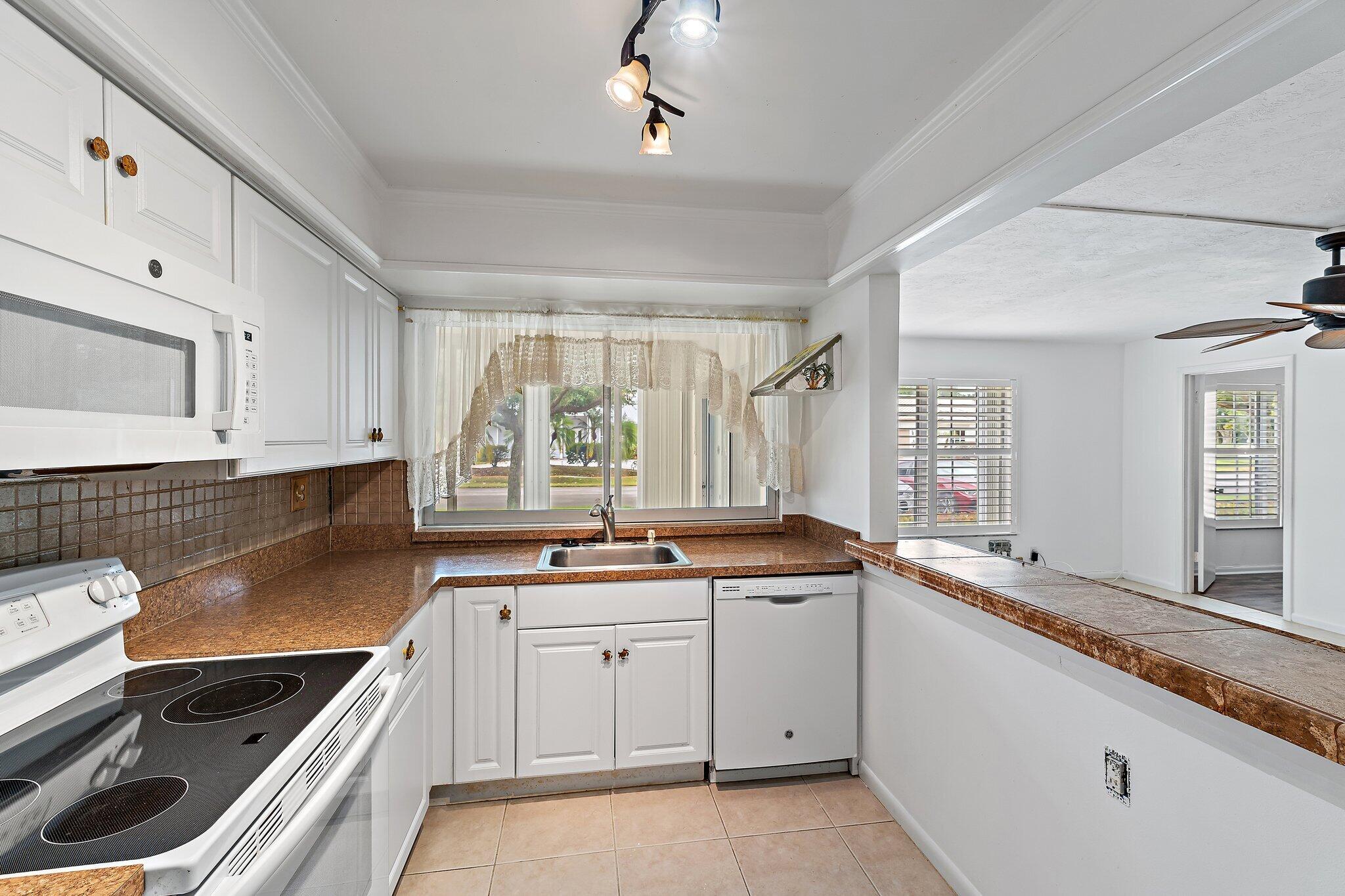 TAMBERLANE 4 CONDO - Residential