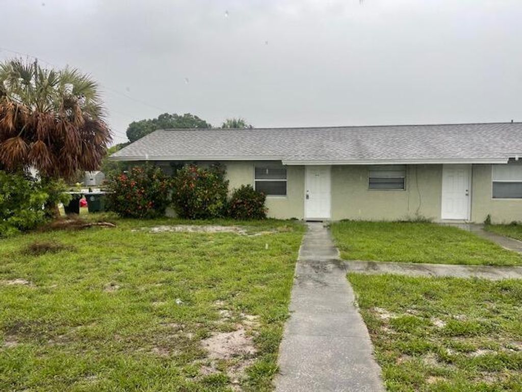 Photo of 1205 Avenue K Avenue #1203, Fort Pierce, FL 34950 (MLS # R11119355)