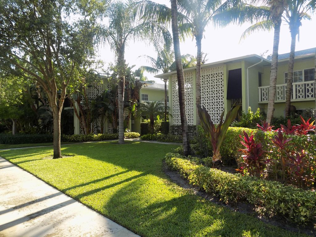 Photo of 102 N Lakeside Drive #4, Lake Worth Beach, FL 33460 (MLS # R10956772)