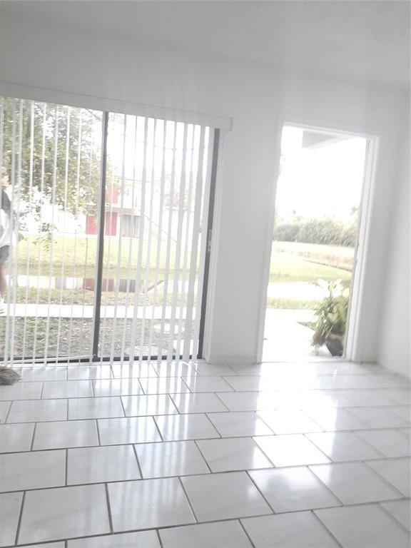 11374 Royal Palm Blvd