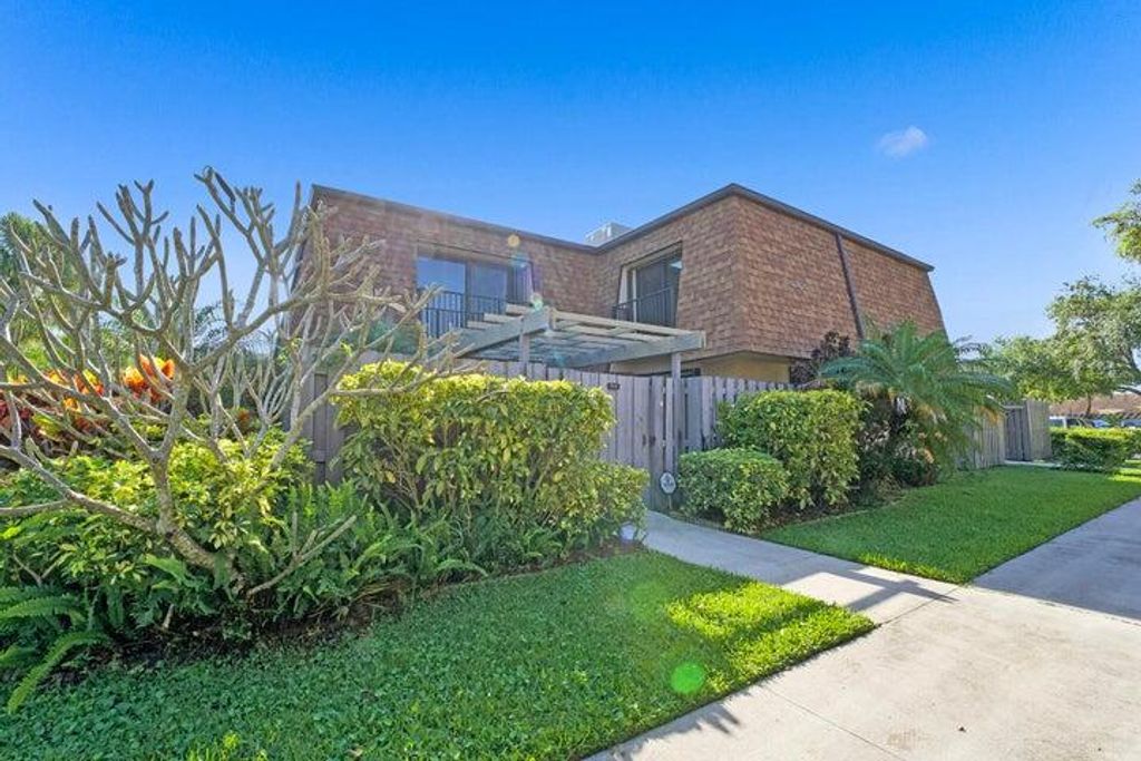 Photo of 3134 SW 20th Terrace #11d, Delray Beach, FL 33445 (MLS # R11139576)