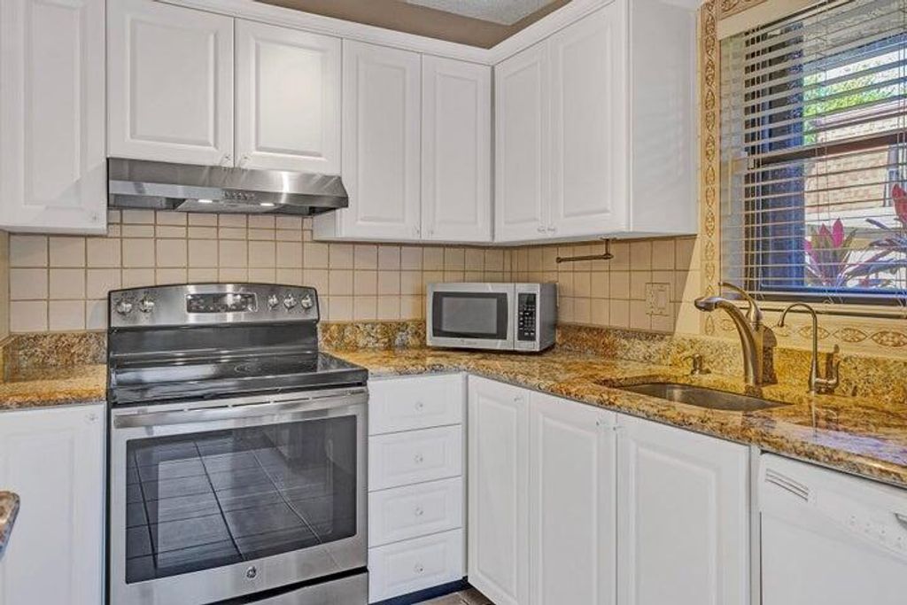 Photo of 3134 SW 20th Terrace #11d, Delray Beach, FL 33445 (MLS # R11139576)