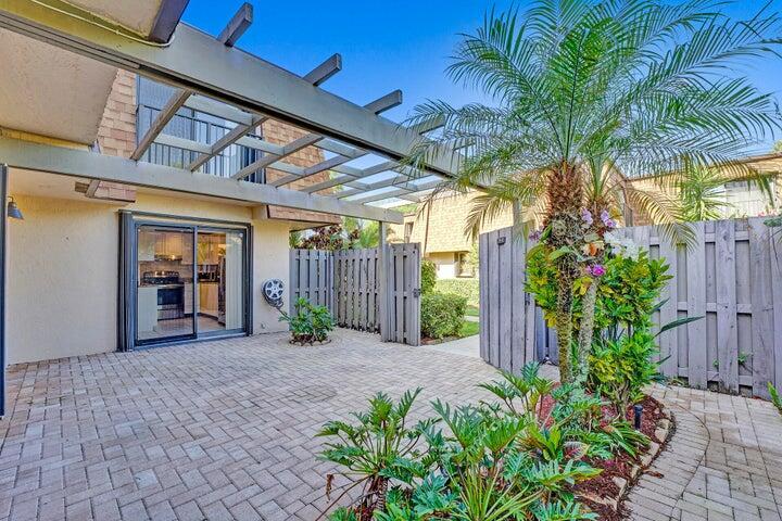 DELRAY OAKS CONDO - Residential Lease