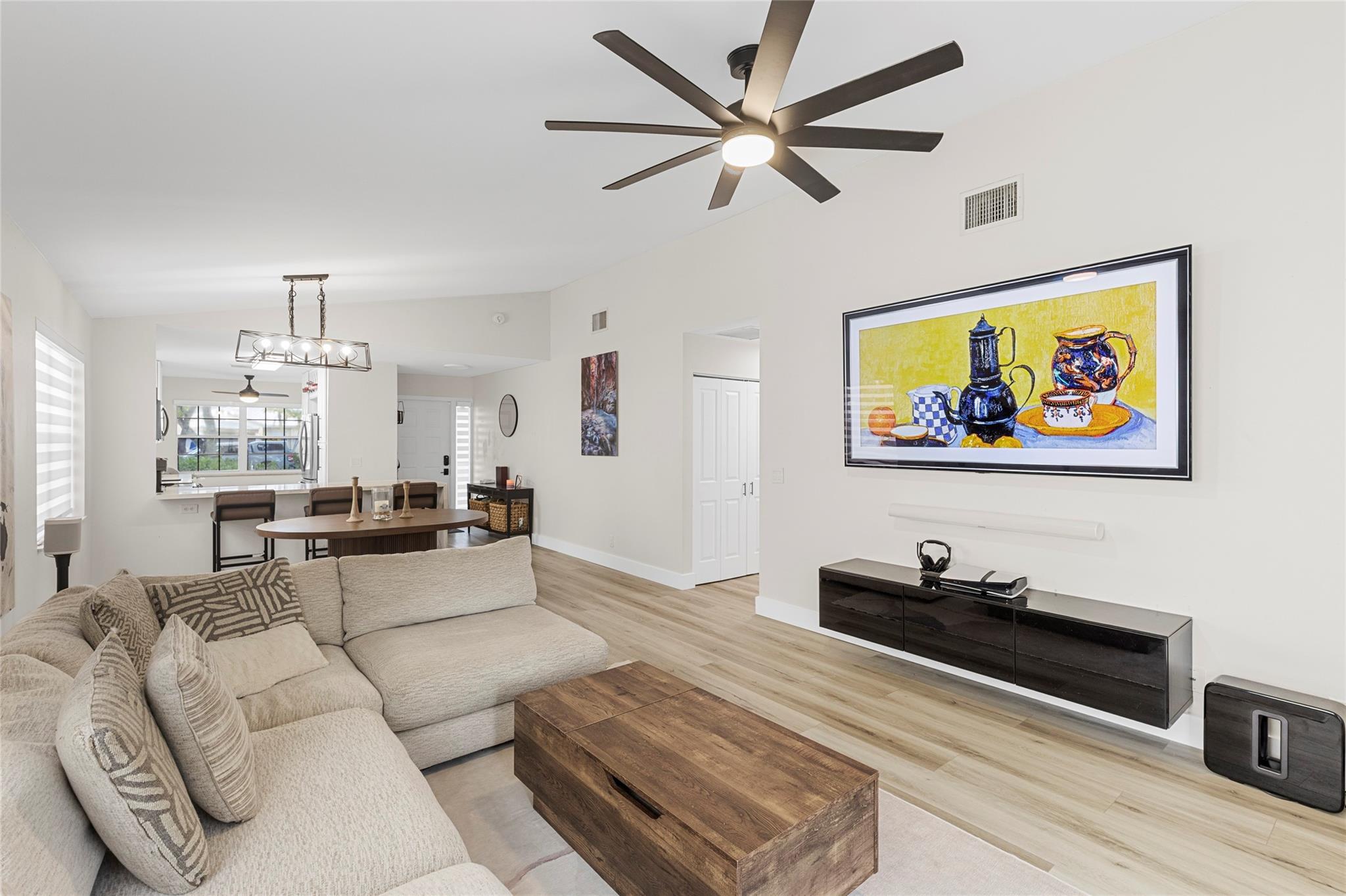 JACARANDA POINTE - Residential