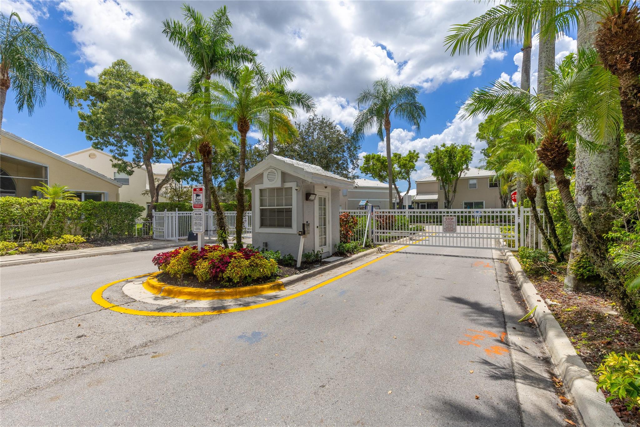 JACARANDA POINTE - Residential
