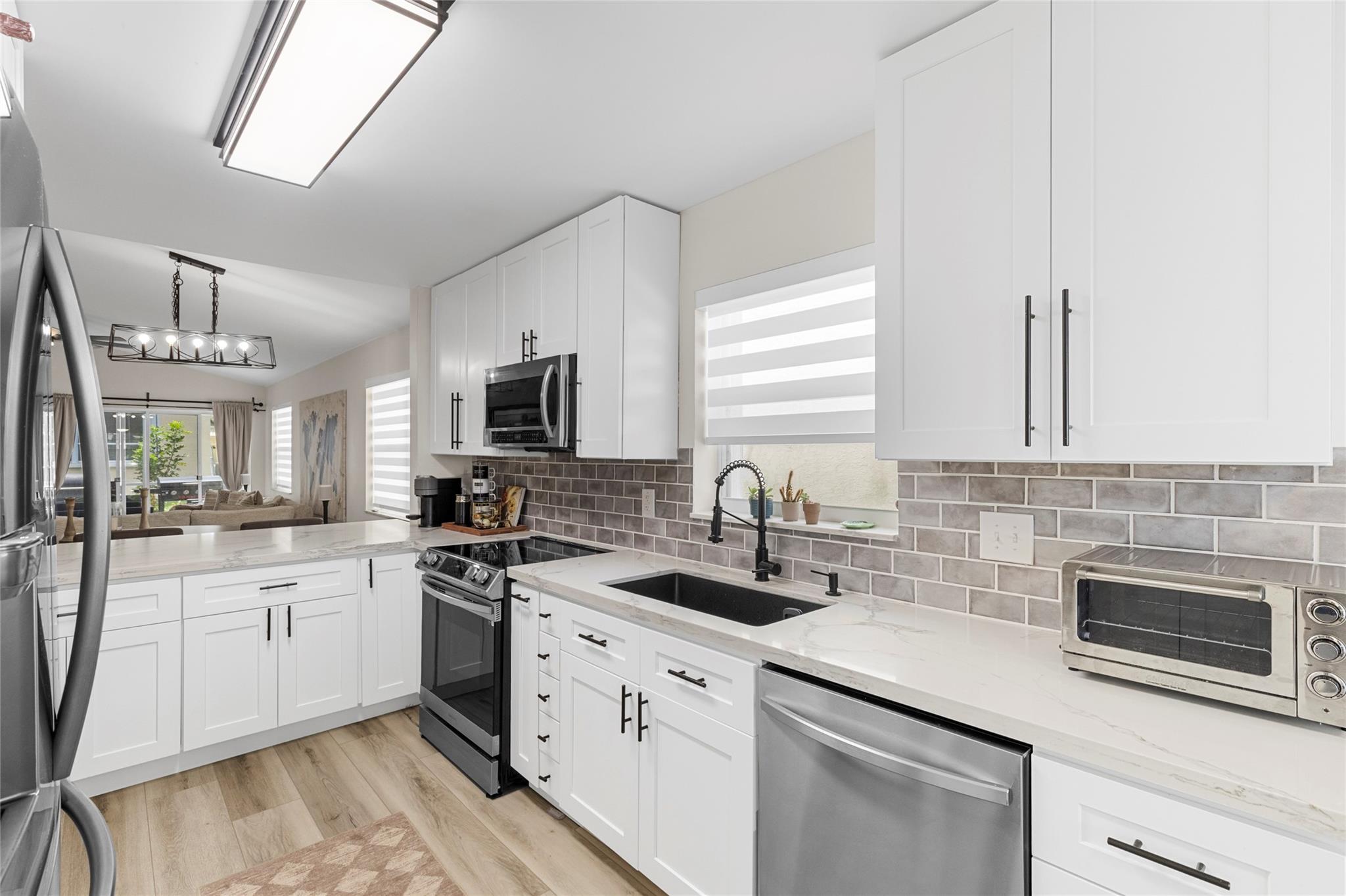 JACARANDA POINTE - Residential