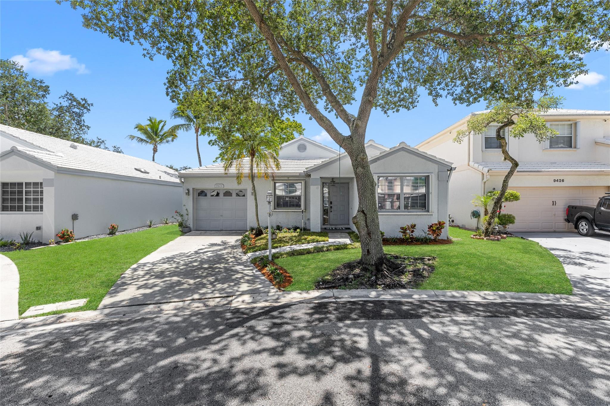 JACARANDA POINTE - Residential