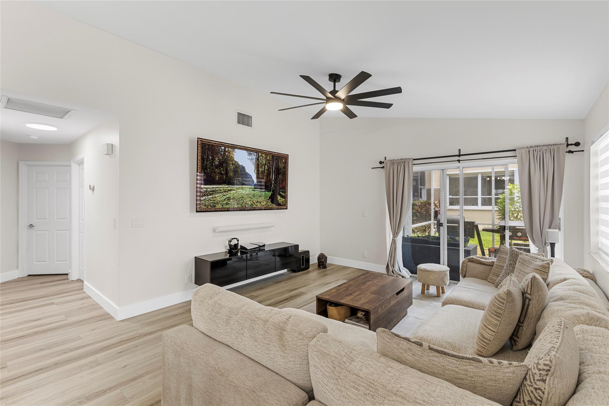 JACARANDA POINTE - Residential