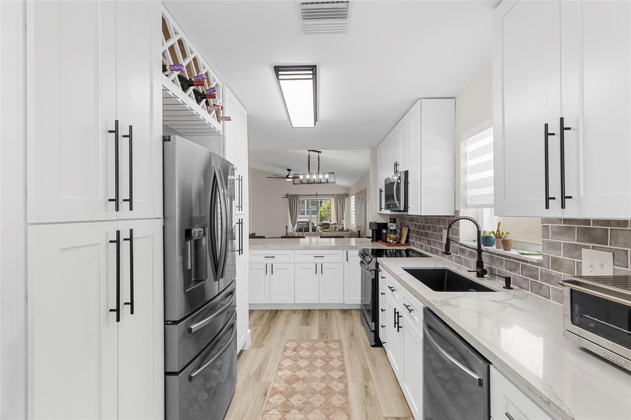JACARANDA POINTE - Residential