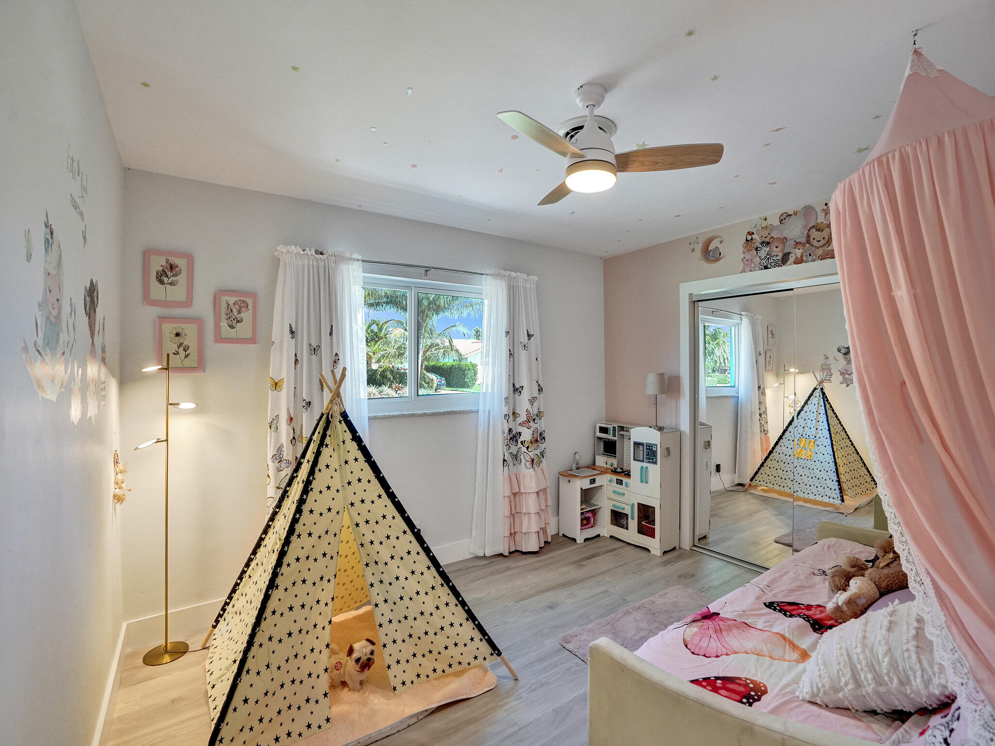 VENETIAN ISLES 1ST SEC - Residential