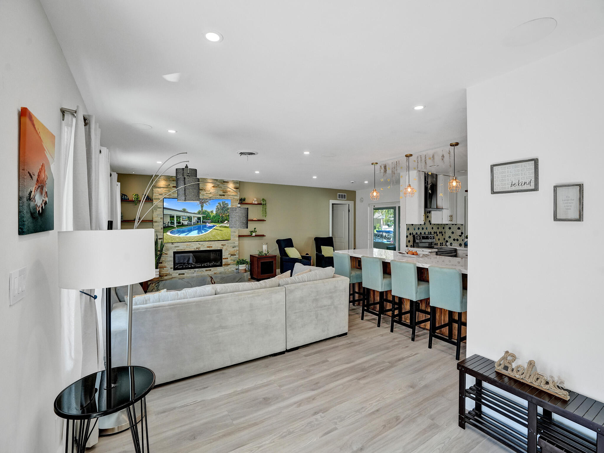 VENETIAN ISLES 1ST SEC - Residential