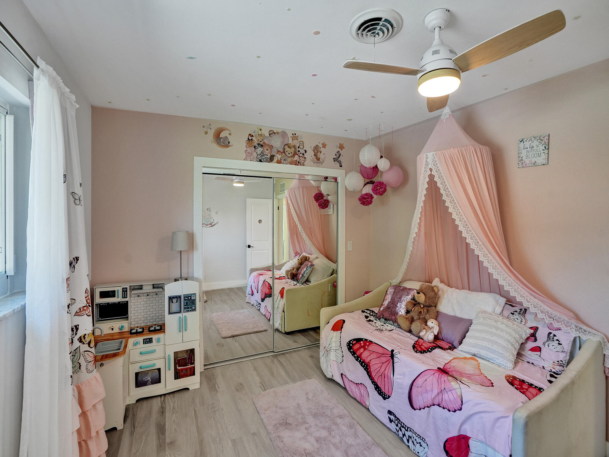 VENETIAN ISLES 1ST SEC - Residential