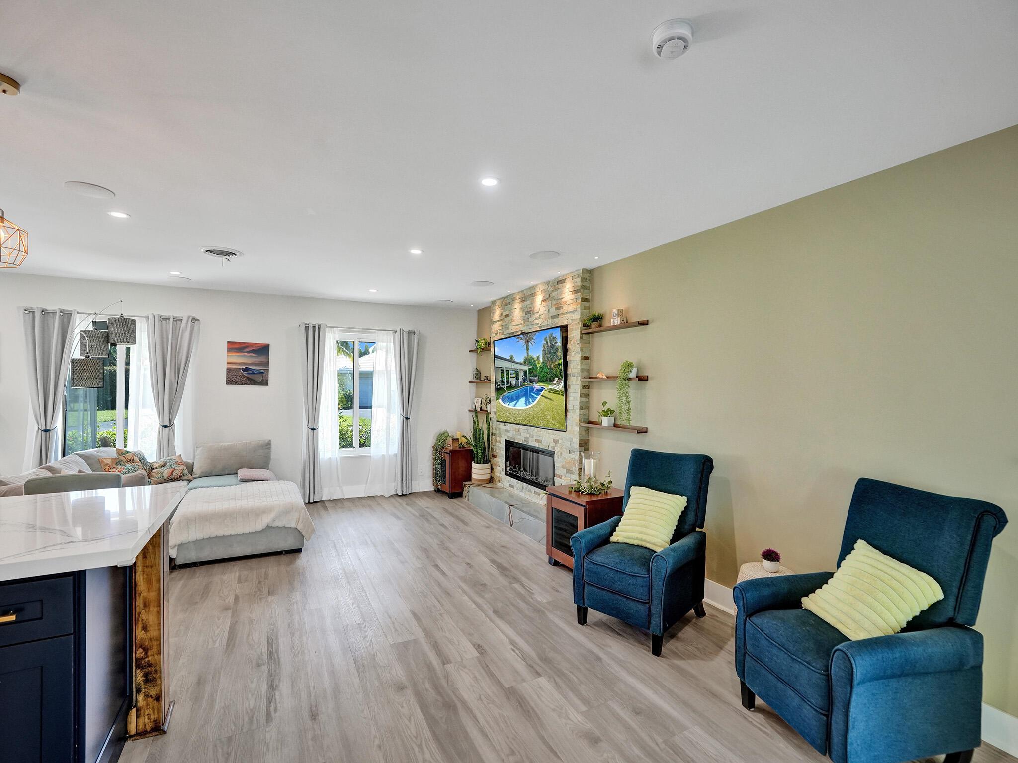 VENETIAN ISLES 1ST SEC - Residential