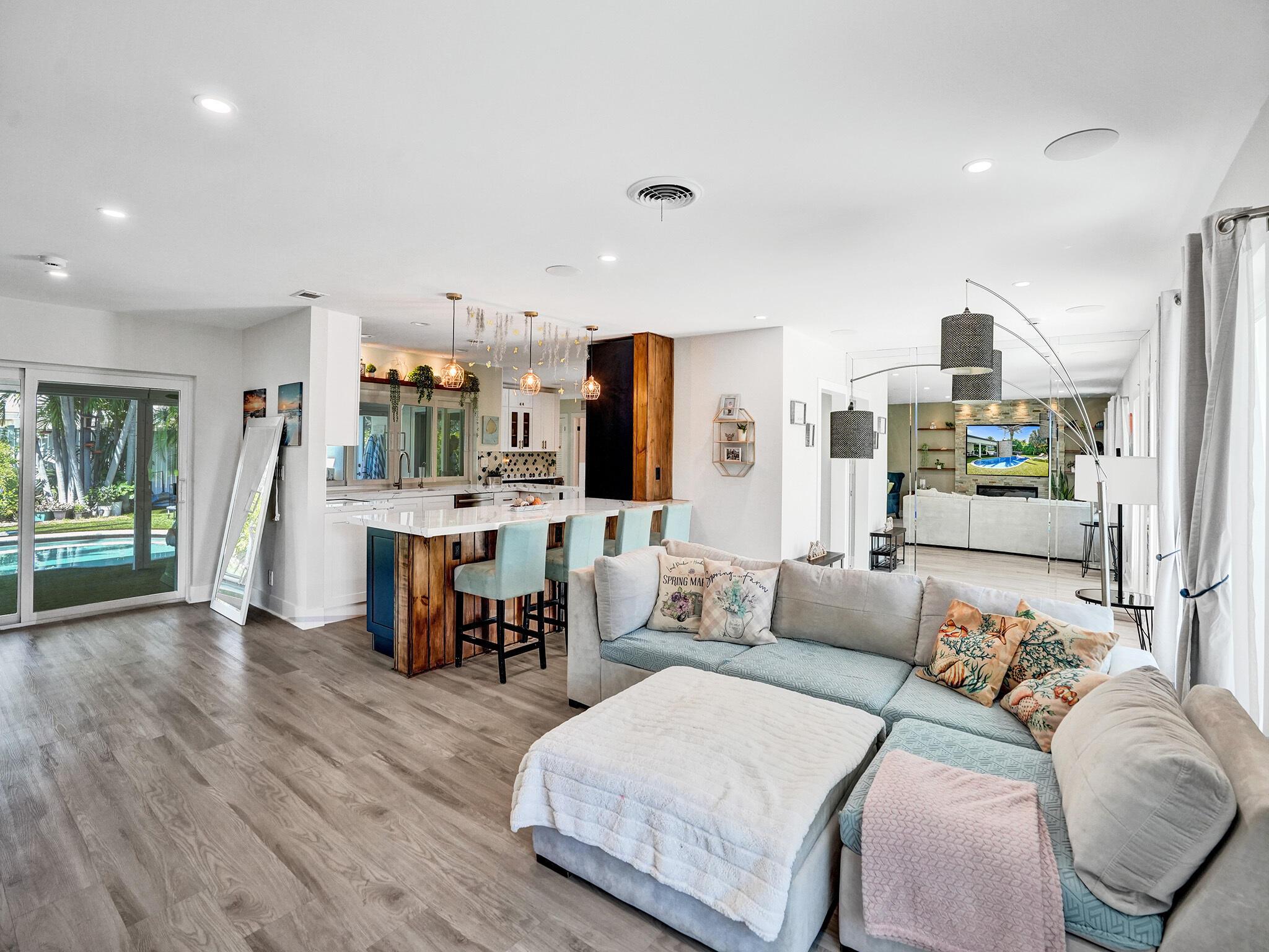 VENETIAN ISLES 1ST SEC - Residential