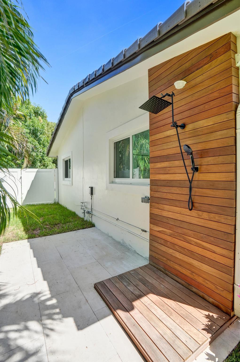 VENETIAN ISLES 1ST SEC - Residential