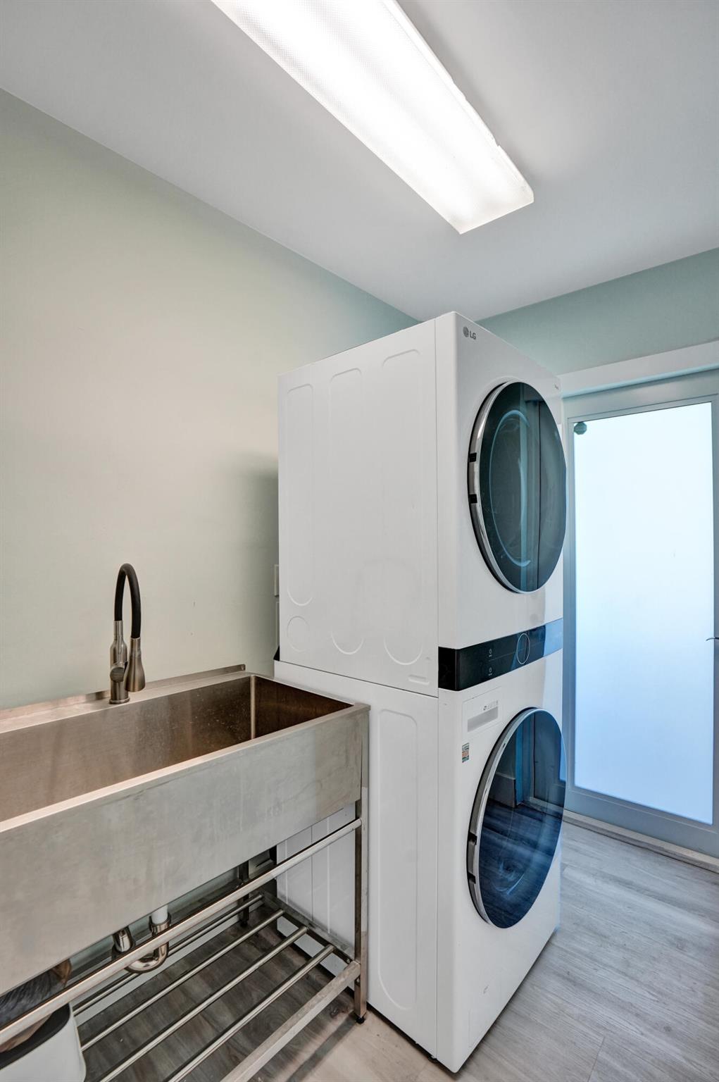 VENETIAN ISLES 1ST SEC - Residential